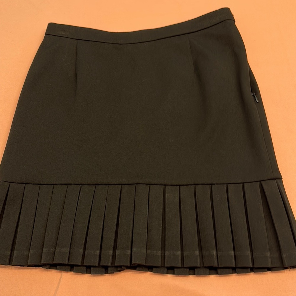 Black pleaded mini skirt. Size 4.